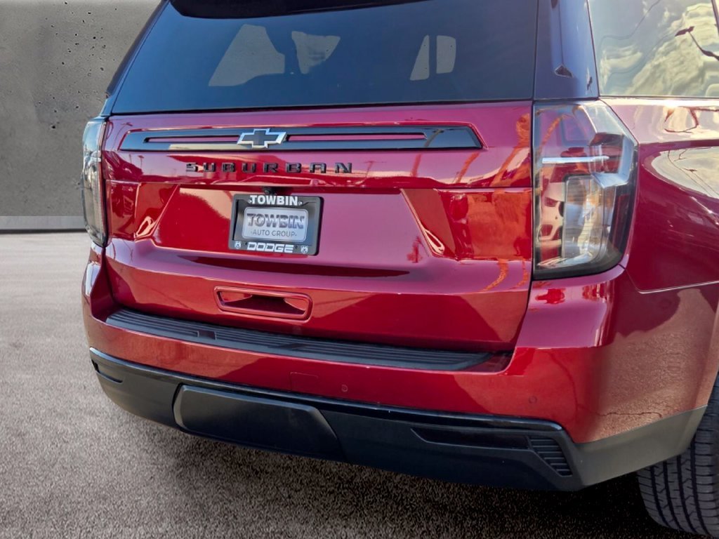 Used 2023 Chevrolet Suburban RST AWD/4WD image 5