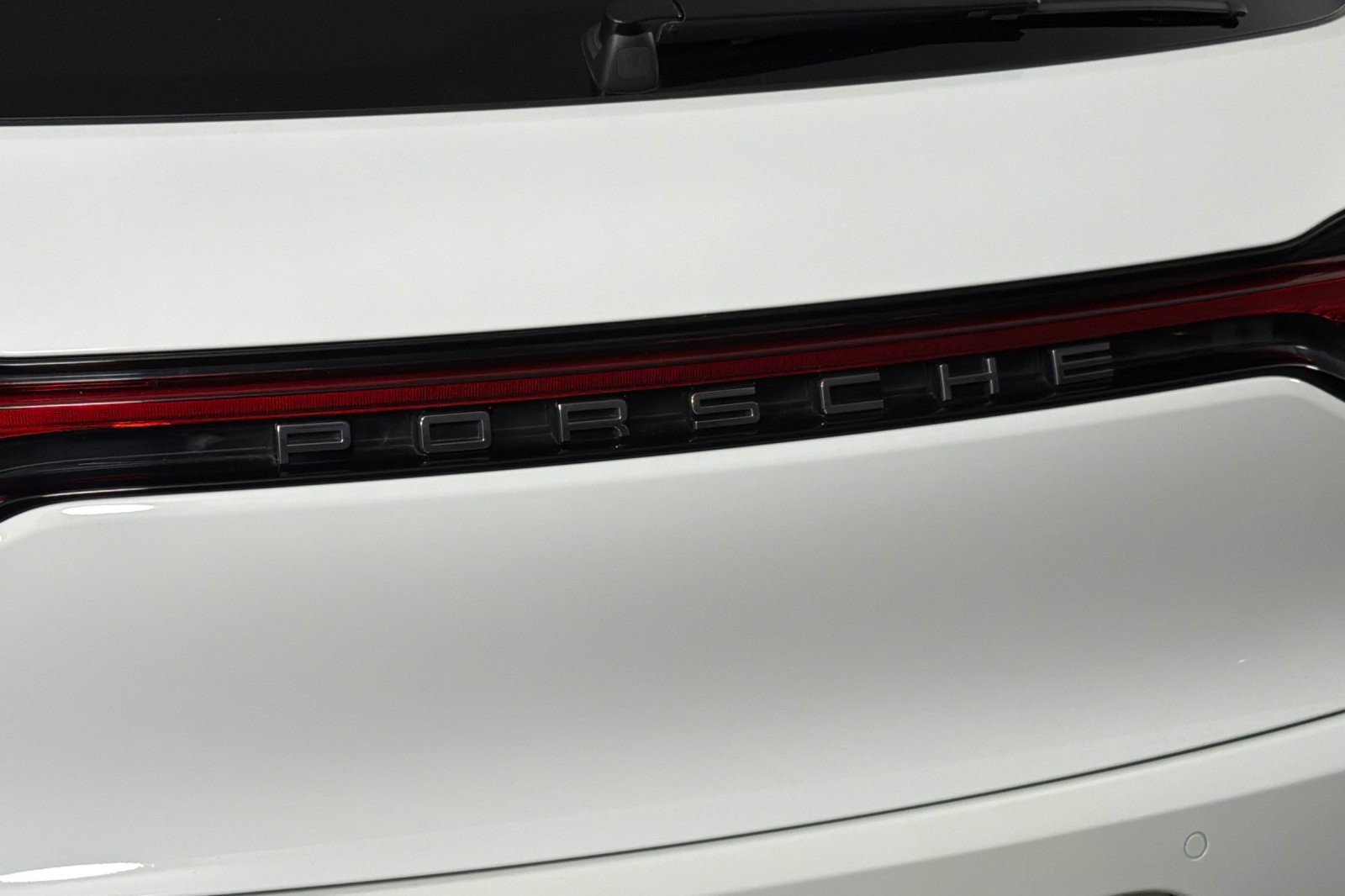 Used 2020 Porsche Macan AWD/4WD image 27