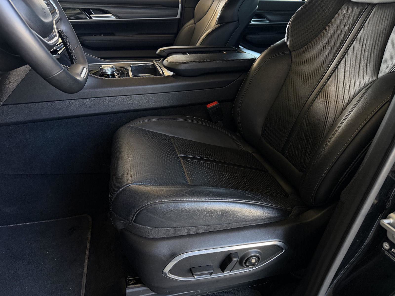 Used 2024 Jeep Wagoneer Series II w/ Flexible Seating Group image 10