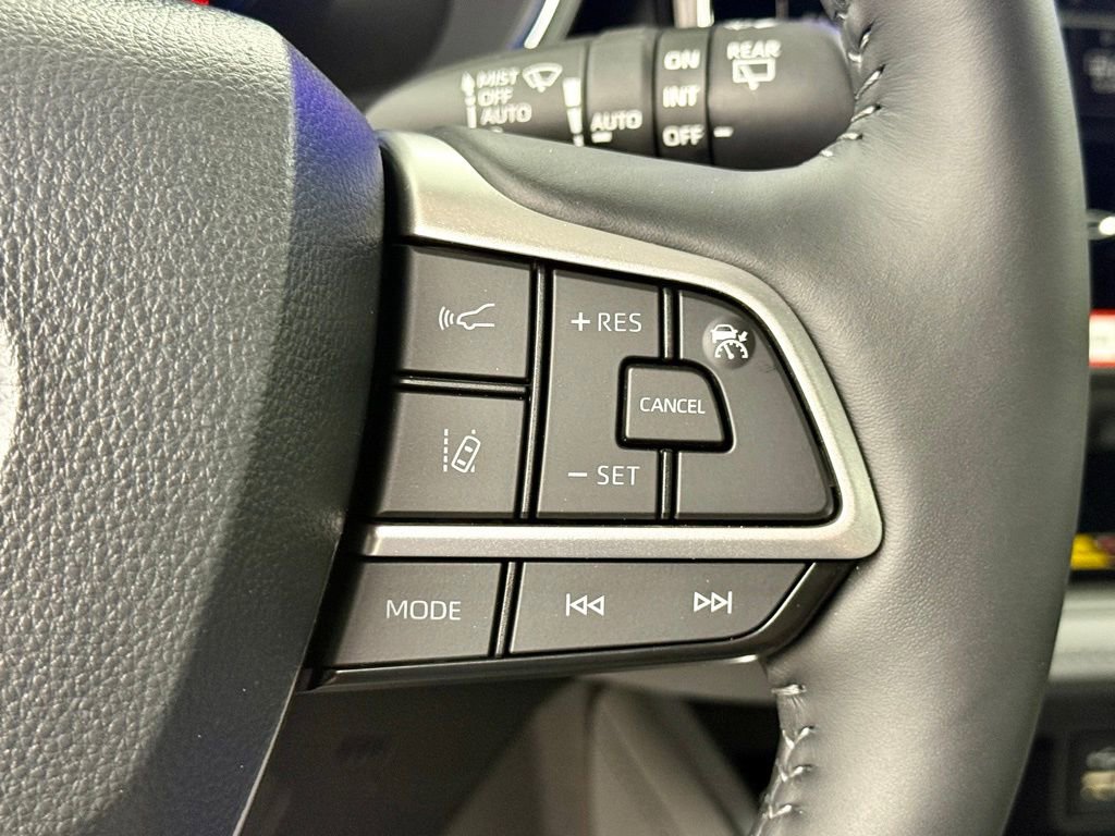 Used 2026 Toyota Highlander Platinum image 26