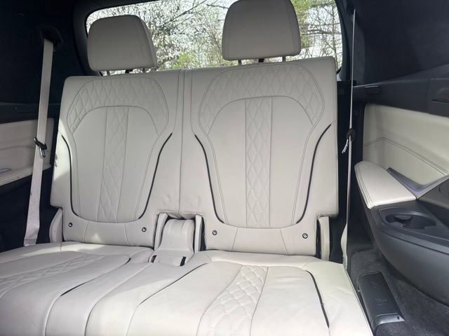 Used 2023 BMW X7 xDrive40i w/ M Sport Package image 25