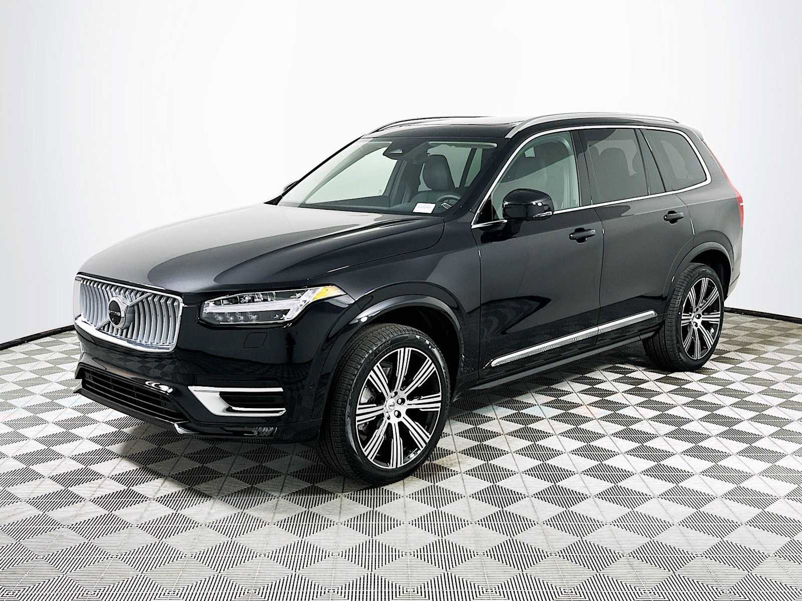 Used 2025 Volvo XC90 B6 Plus w/ Protection Package Premier image 3