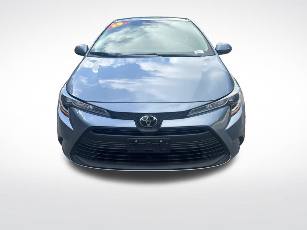 Used 2025 Toyota Corolla LE FWD image 2