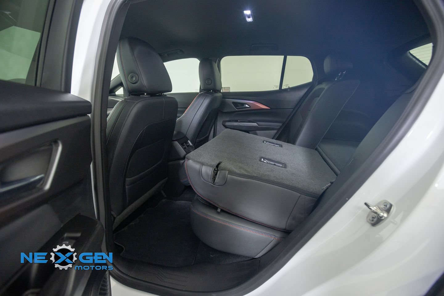 Used 2024 Chevrolet Equinox EV RS FWD image 29