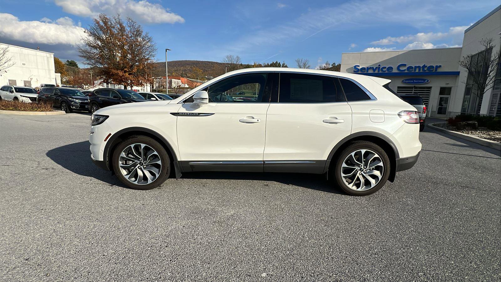 Used 2023 Lincoln Nautilus Reserve w/ Equipment Group 201A image 7