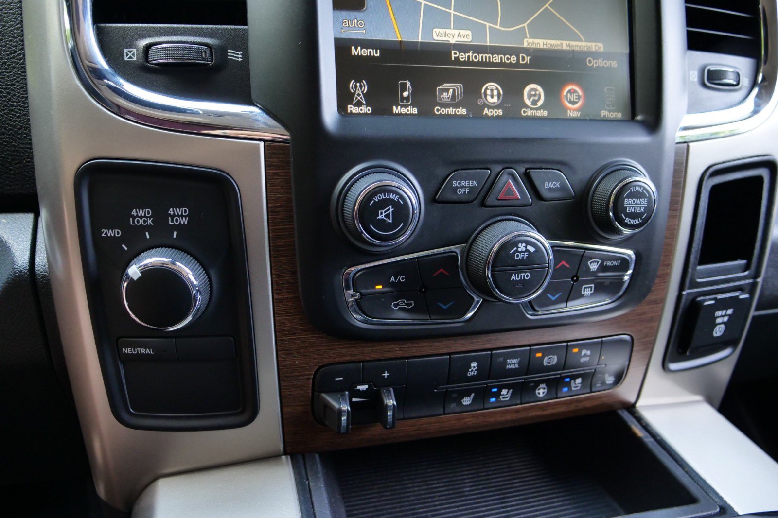 Used 2015 RAM 2500 Laramie AWD/4WD image 14