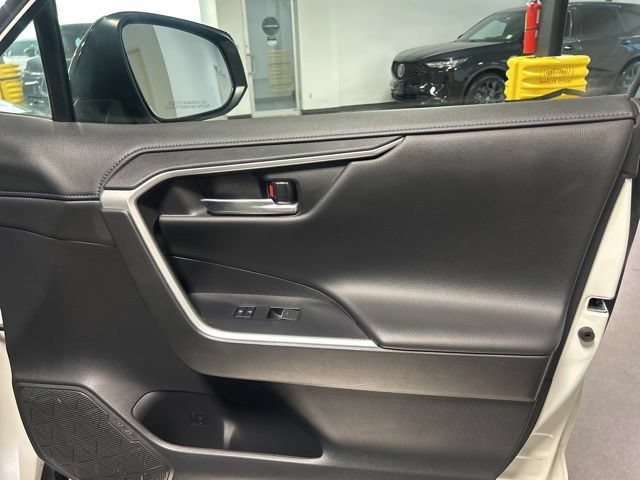 Used 2022 Toyota RAV4 XSE AWD/4WD image 25
