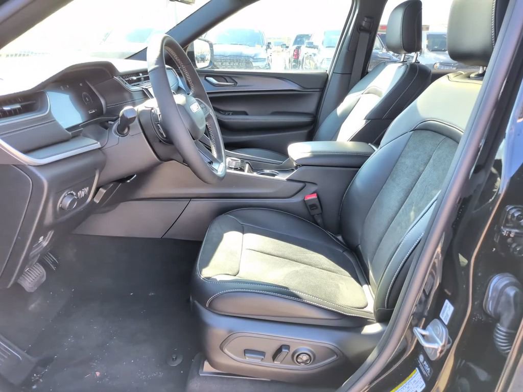 New 2025 Jeep Grand Cherokee L Altitude image 20