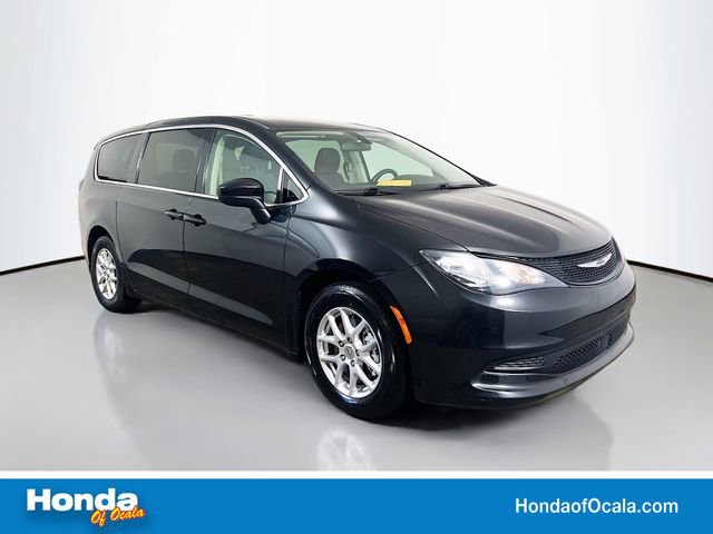 Used 2022 Chrysler Voyager LX image 1