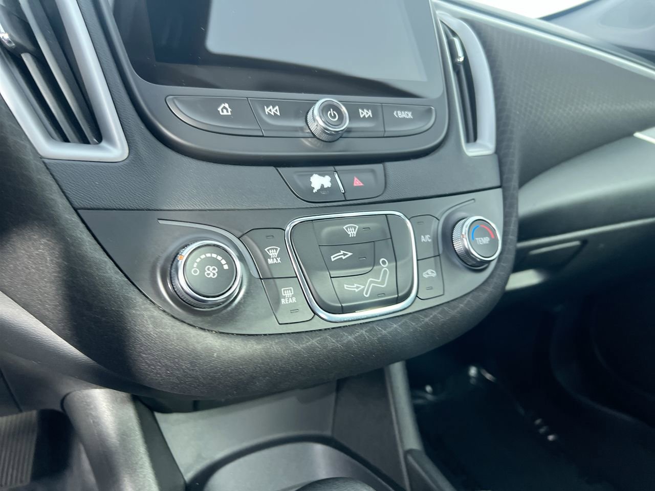 Used 2021 Chevrolet Malibu LS FWD image 24