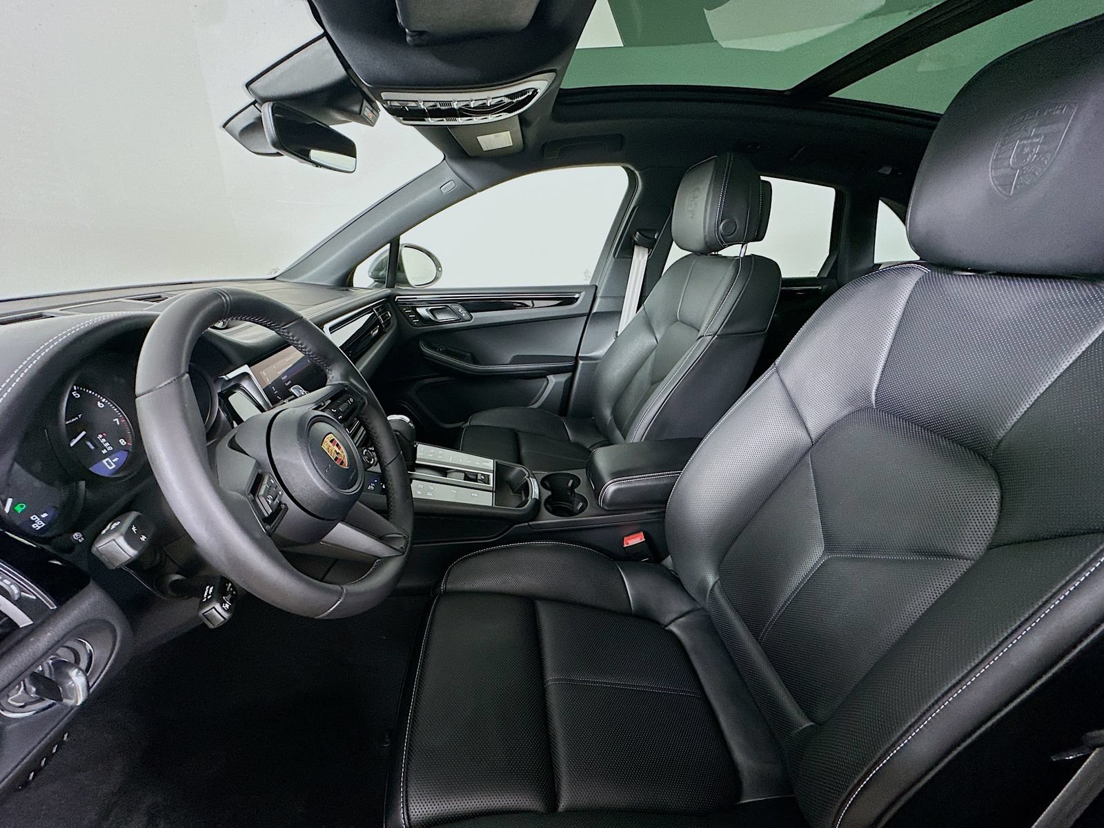 New 2026 Porsche Macan Turbo AWD/4WD image 34