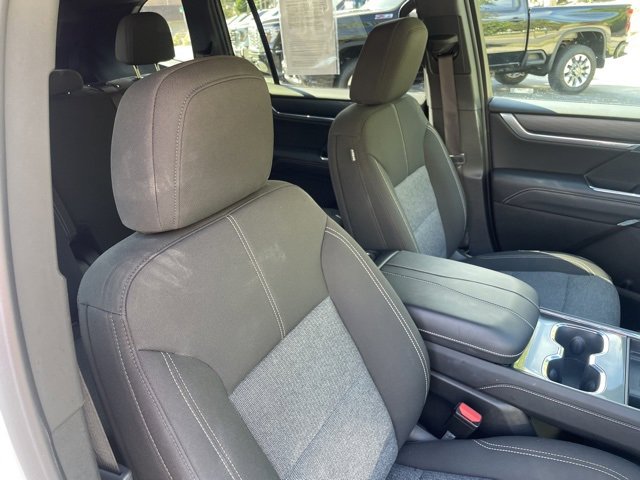Used 2025 GMC Acadia Elevation image 32