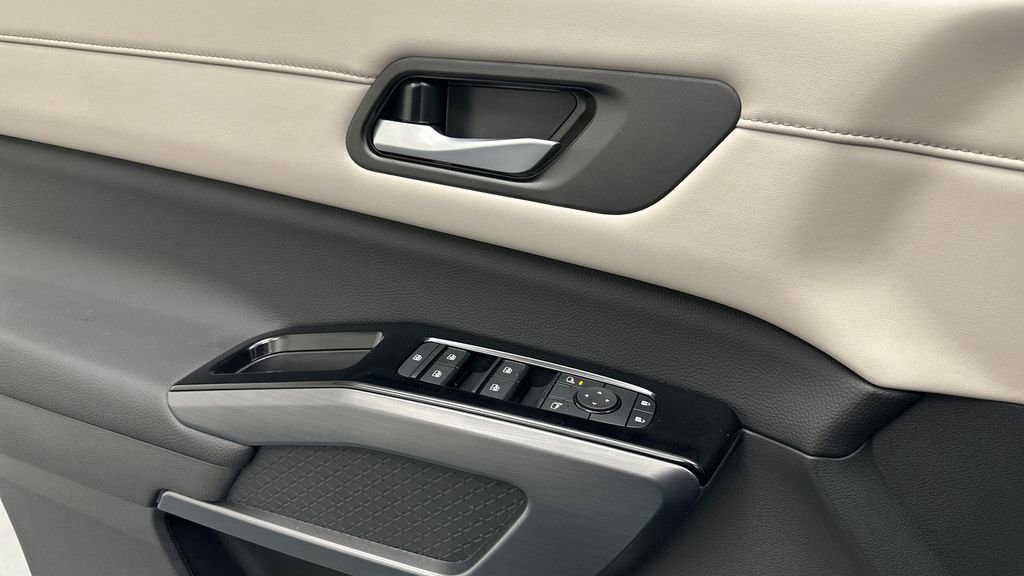 New 2026 Nissan Pathfinder SL image 15