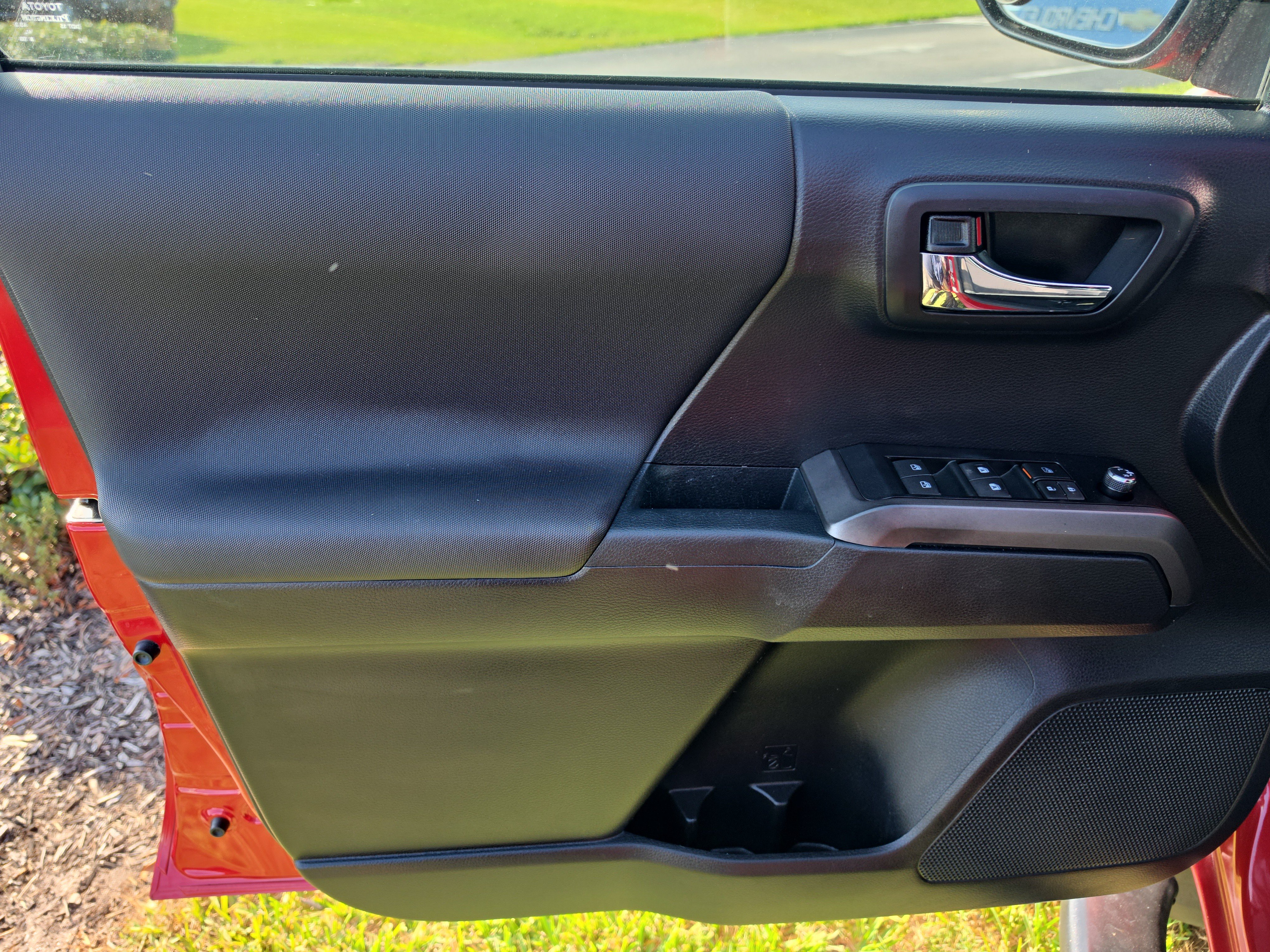 Used 2018 Toyota Tacoma TRD Sport RWD image 17