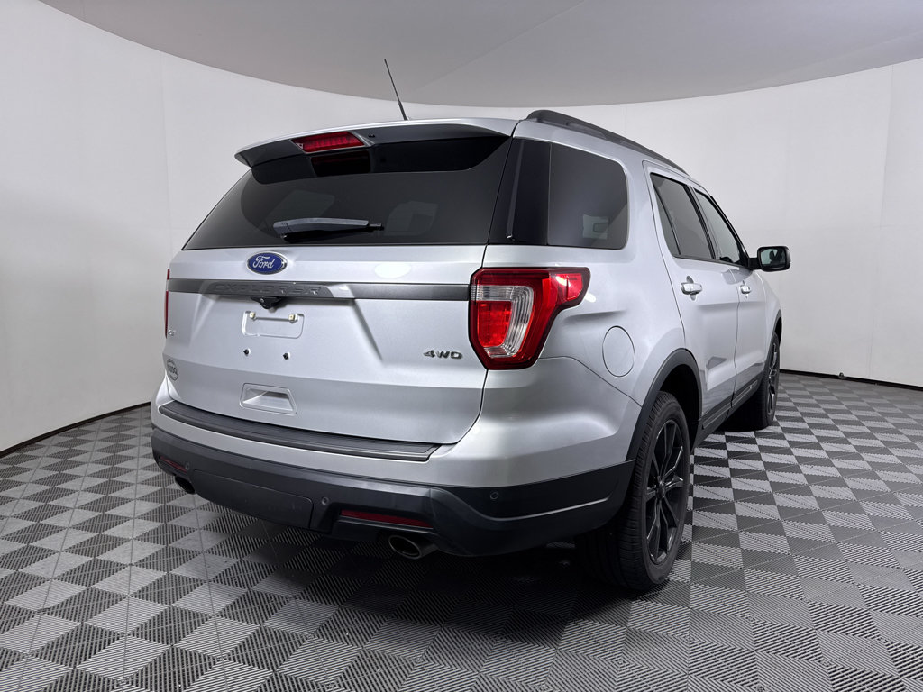 Used 2019 Ford Explorer XLT w/ Equipment Group 202A AWD/4WD image 18