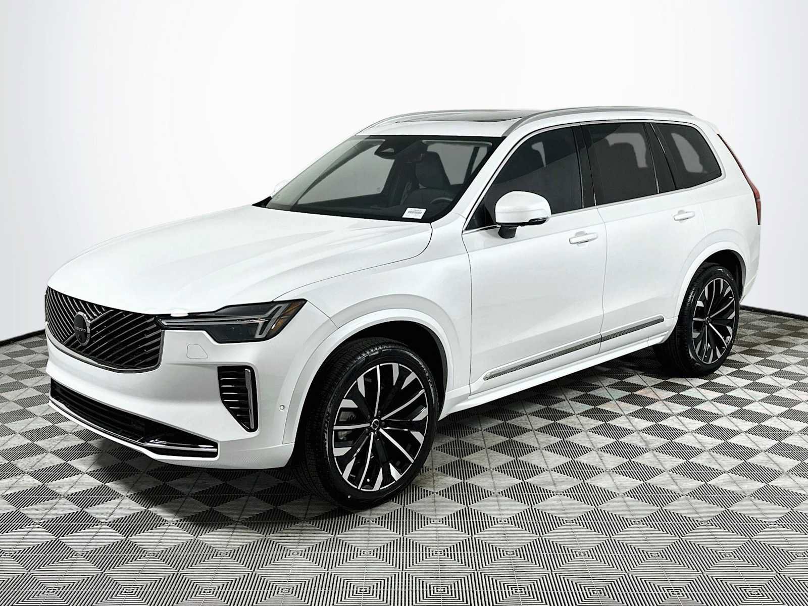 New 2027 Volvo XC90 B5 Plus AWD/4WD image 3