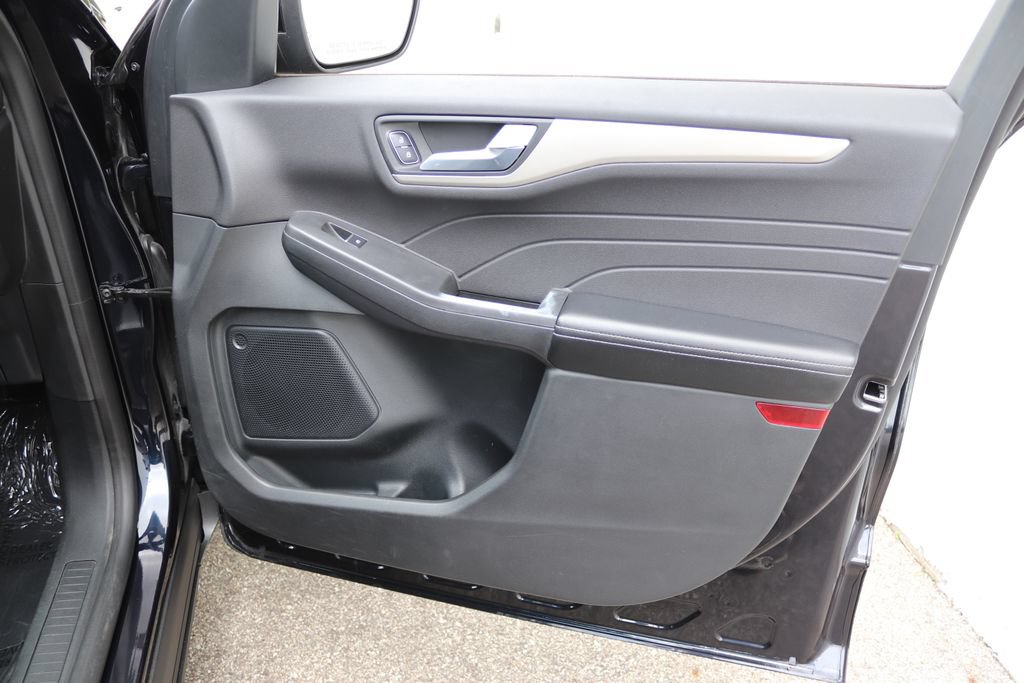 Used 2021 Ford Escape SE FWD image 17