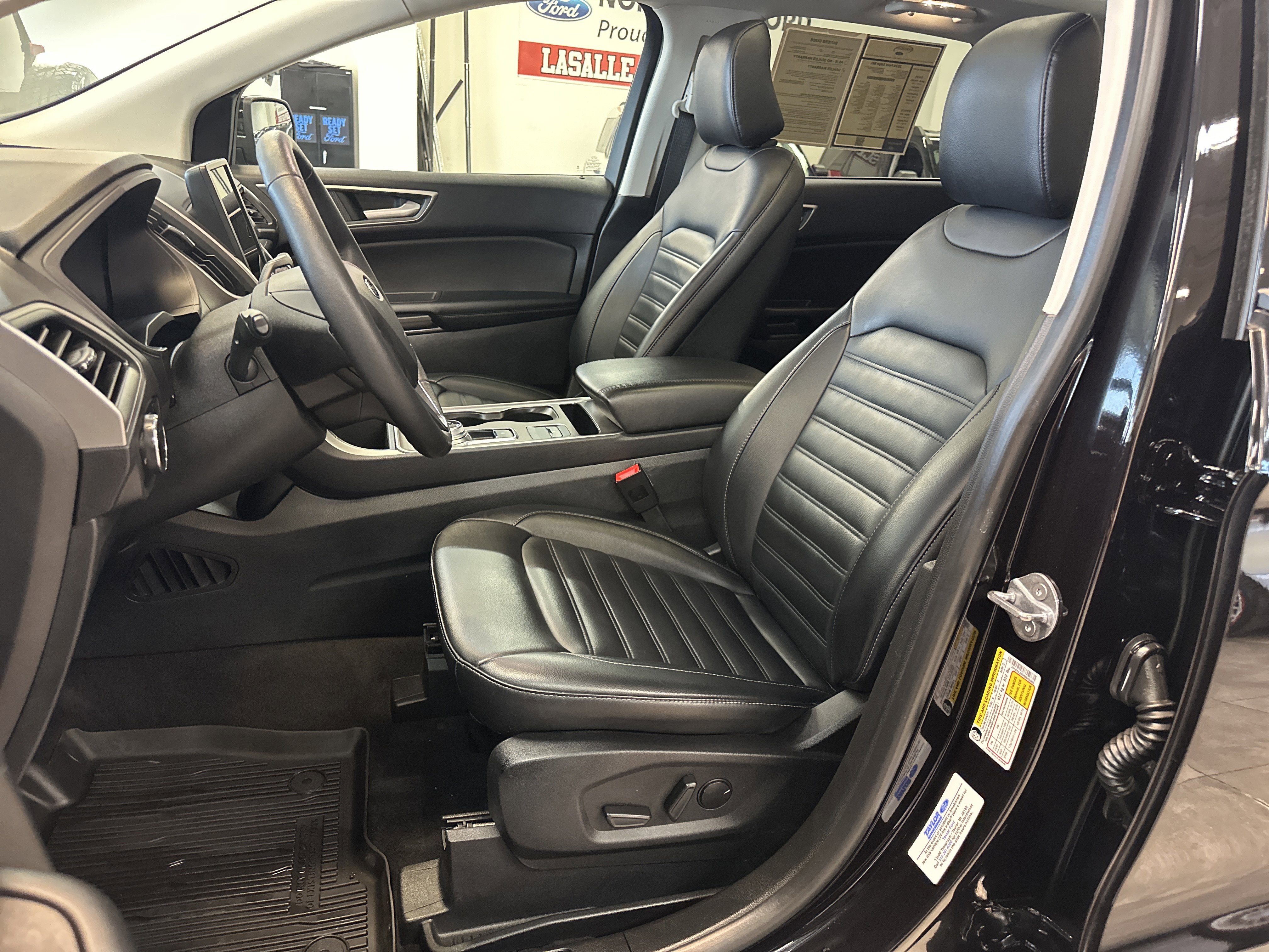 Used 2024 Ford Edge SEL w/ Convenience Package image 5