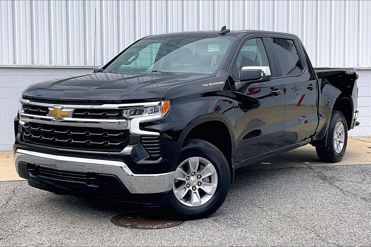 Used 2026 Chevrolet Silverado 1500 LT AWD/4WD image 2