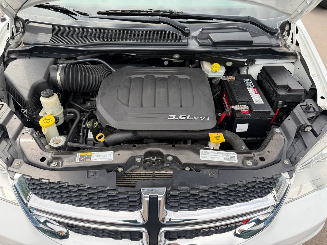 Used 2016 Dodge Grand Caravan SXT FWD image 25