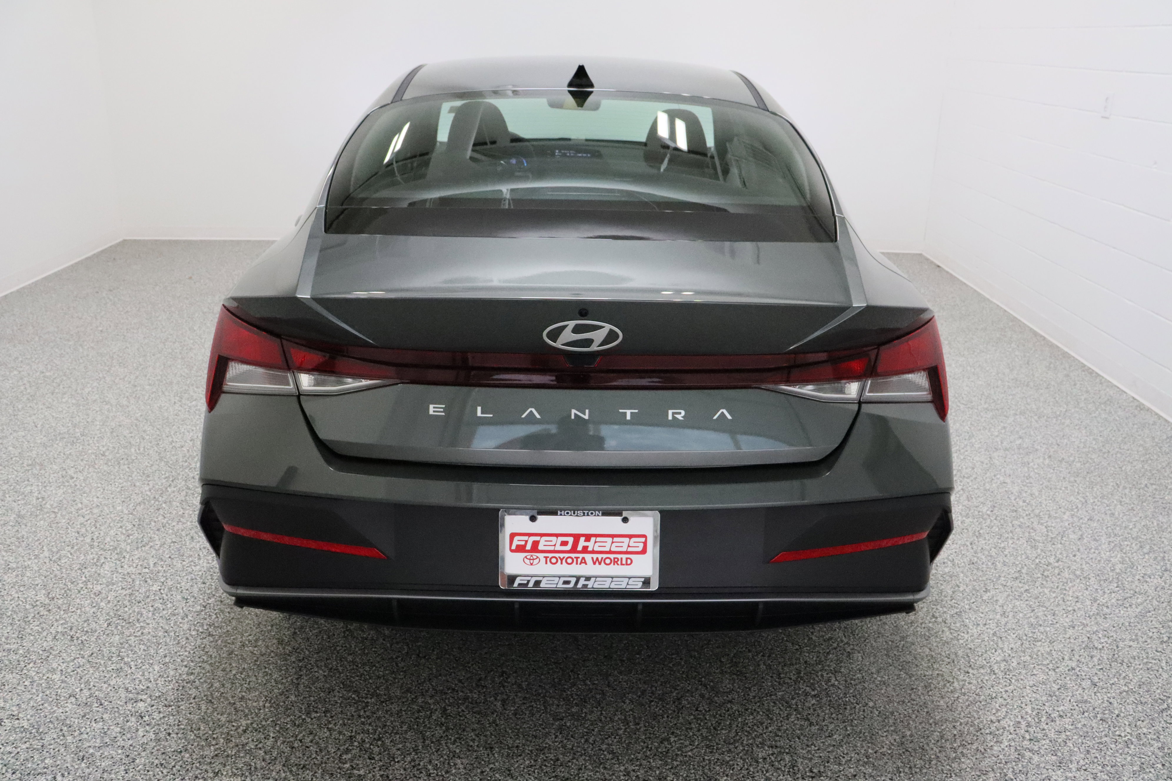 Used 2025 Hyundai Elantra SE image 8