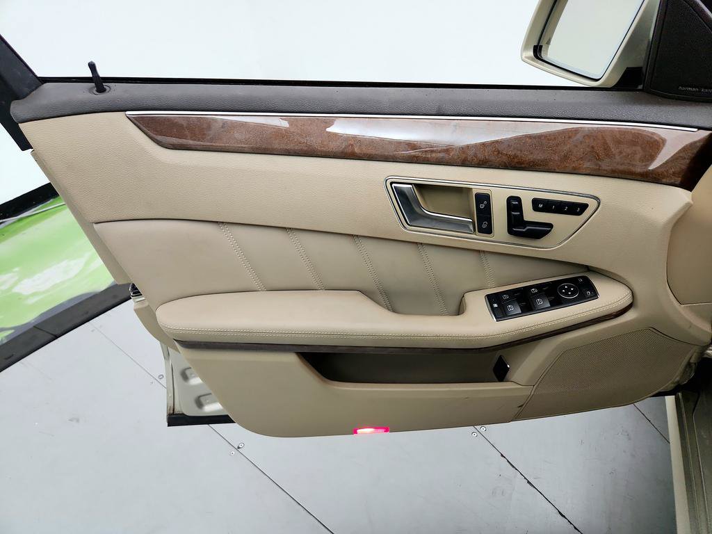 Used 2013 Mercedes-Benz E 350 Sedan image 22