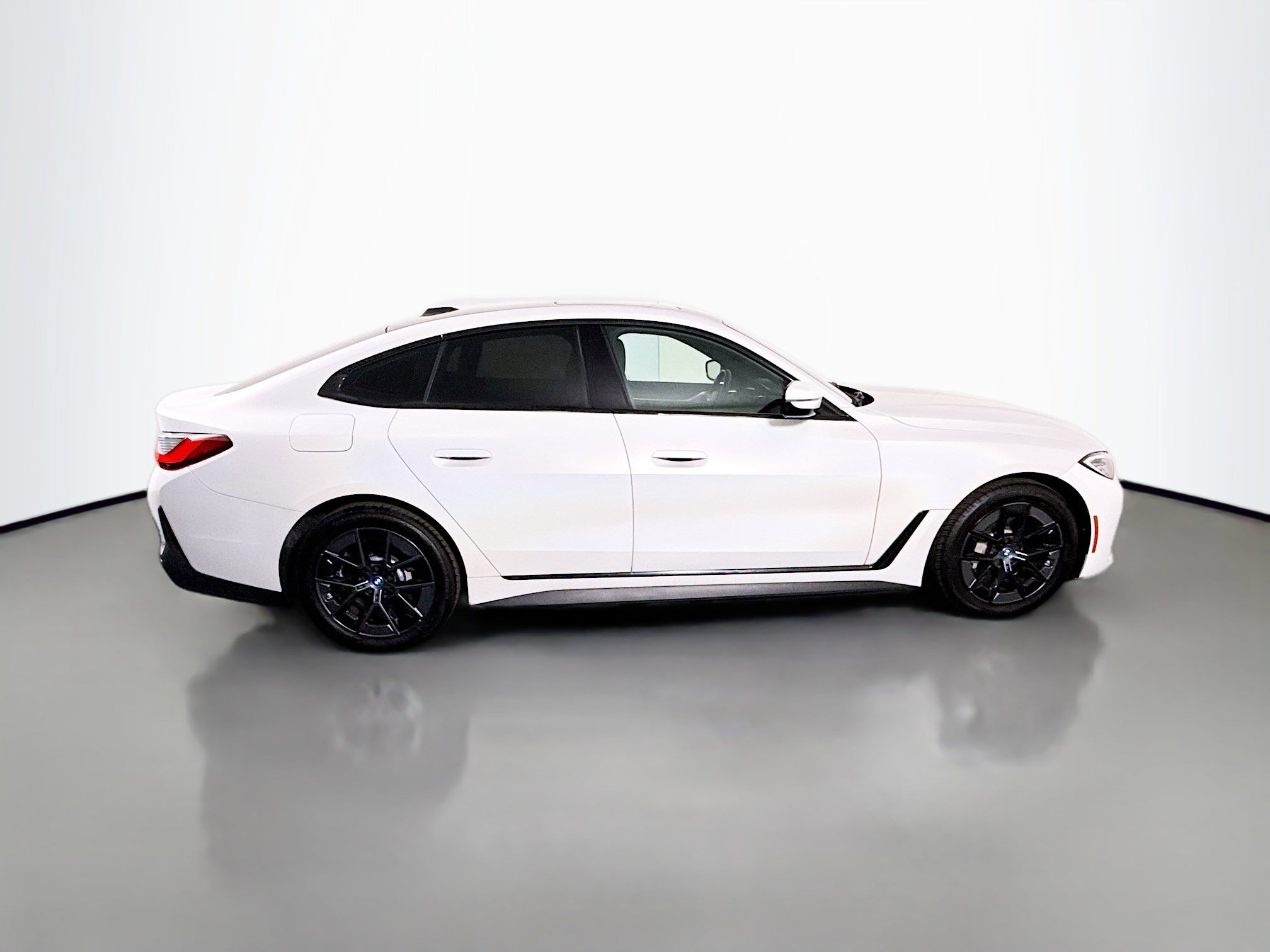 Used 2023 BMW i4 eDrive40 RWD image 11