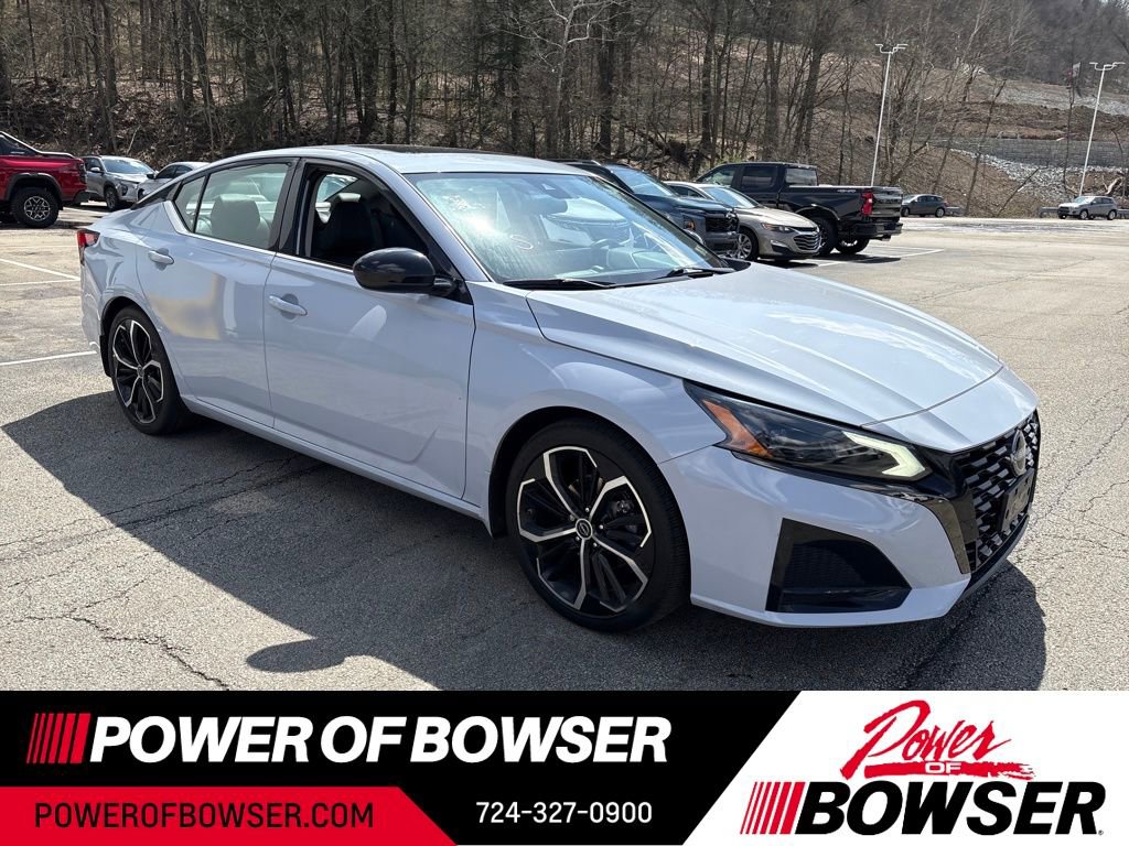 Used 2023 Nissan Altima 2.5 SR w/ SR Premium Package image 7