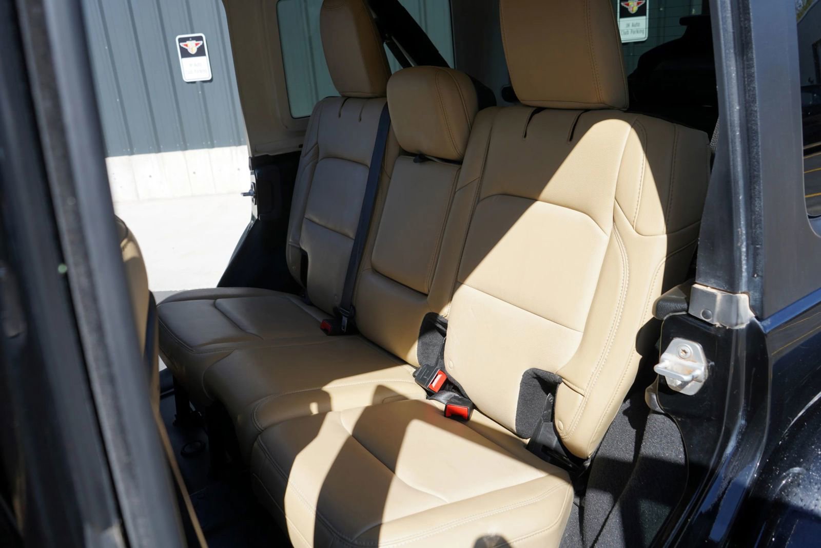 Used 2018 Jeep Wrangler Unlimited Rubicon image 14