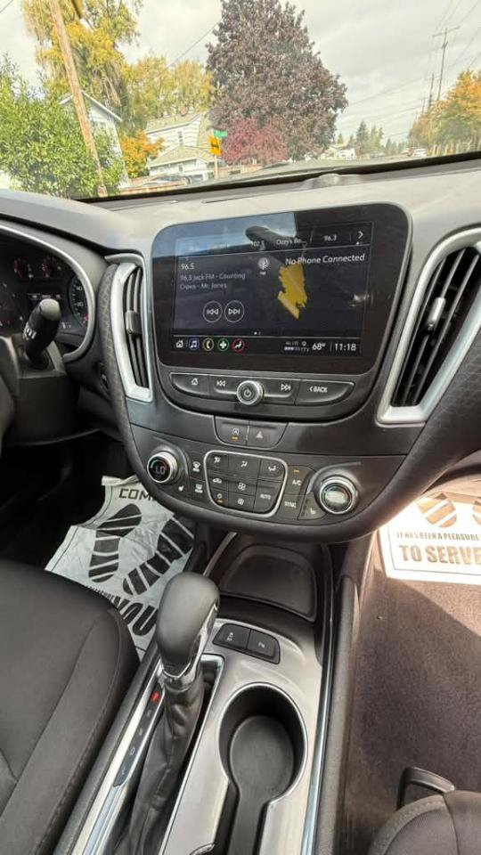 Used 2024 Chevrolet Malibu LT FWD image 2