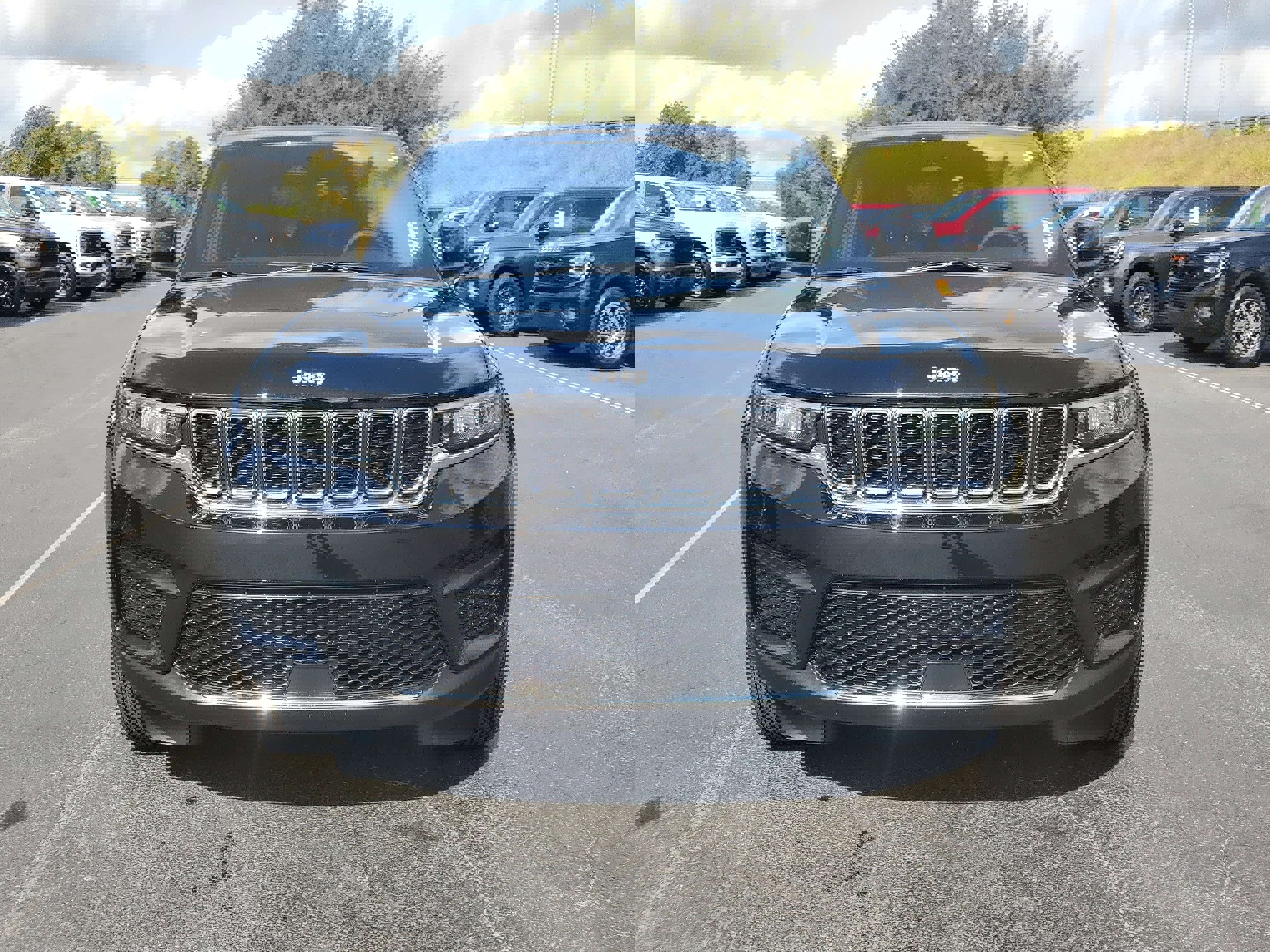 Used 2025 Jeep Grand Cherokee Laredo image 2