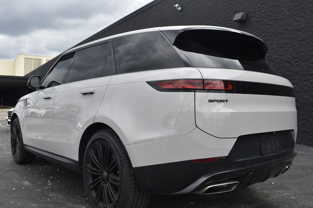 Used 2024 Land Rover Range Rover Sport SE AWD/4WD image 3