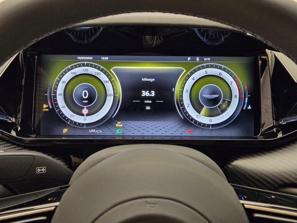 New 2025 Aston Martin V8 Vantage Coupe RWD image 33