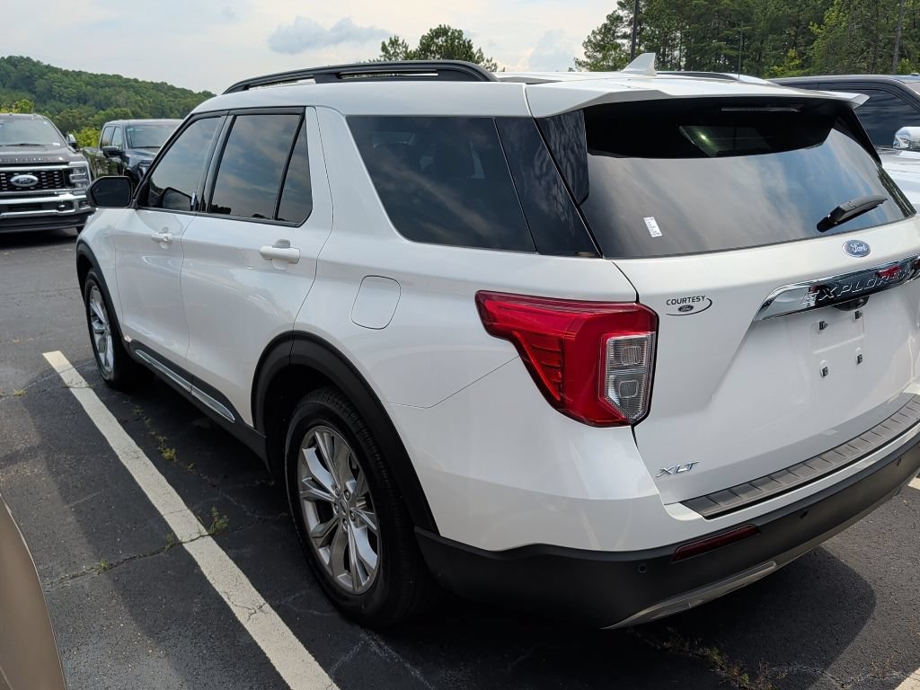Used 2024 Ford Explorer XLT w/ Equipment Group 202A RWD image 4