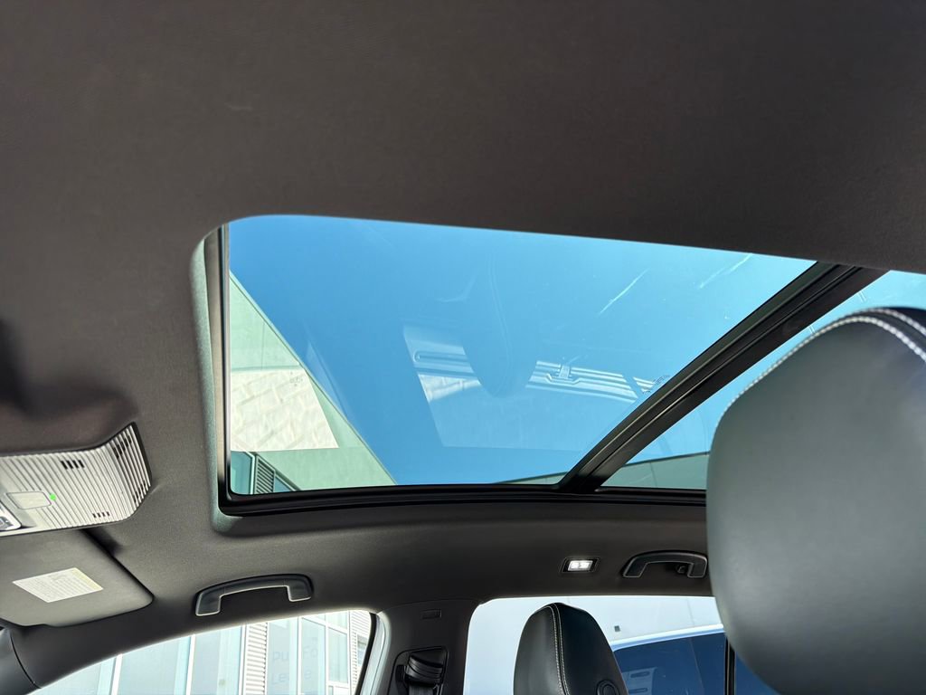 Certified 2024 Volkswagen Atlas Cross Sport SE w/ Panoramic Sunroof Package AWD/4WD image 23
