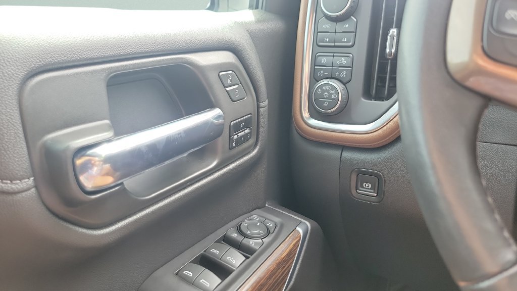 Used 2020 Chevrolet Silverado 1500 High Country w/ Technology Package AWD/4WD image 19