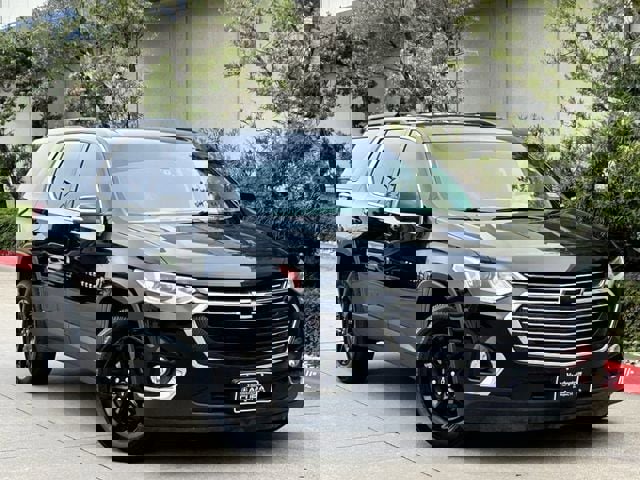 Used 2021 Chevrolet Traverse LT image 2