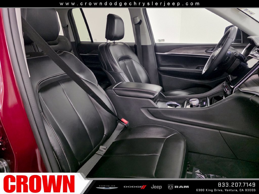 Certified 2024 Jeep Grand Cherokee Limited w/ Black Appearance Package RWD image 11