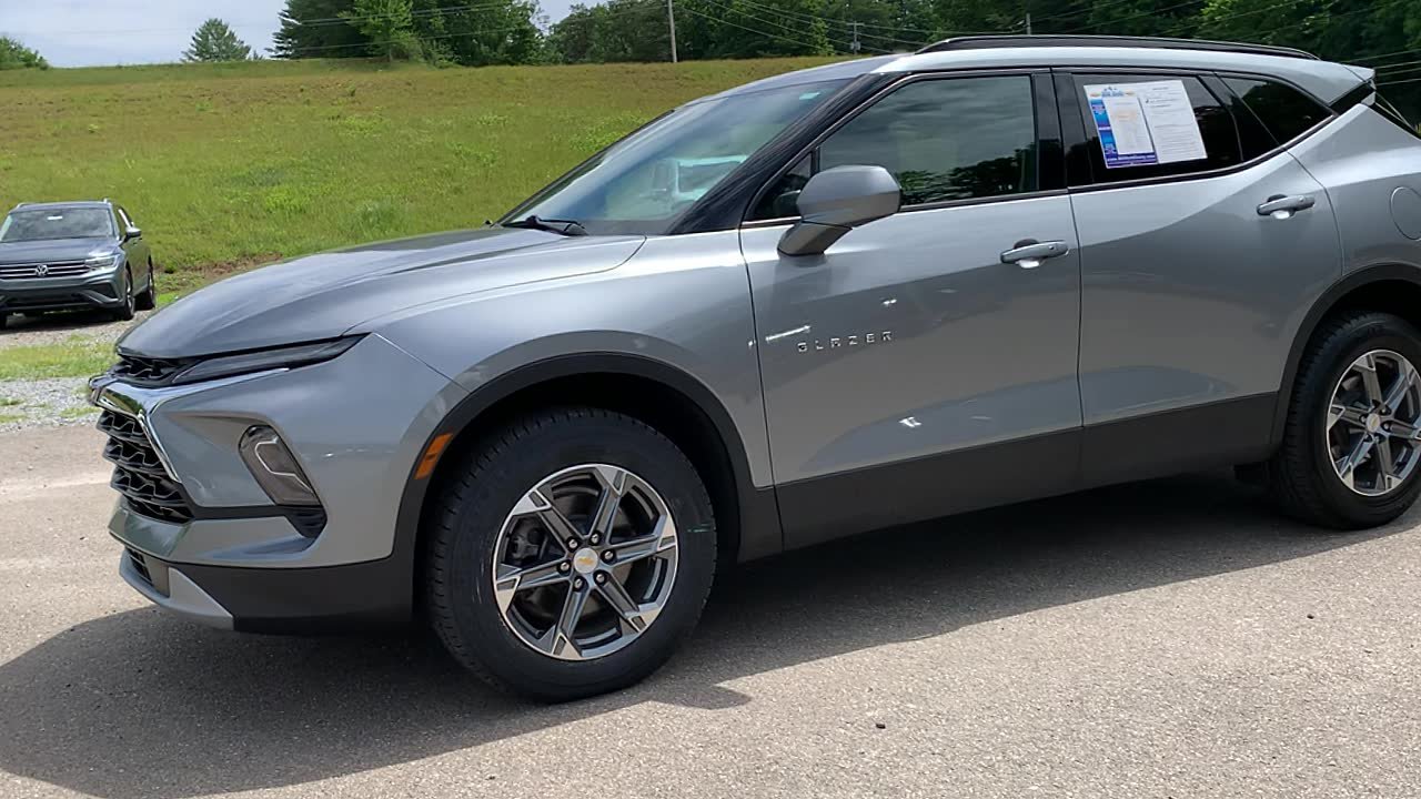 Used 2023 Chevrolet Blazer LT w/ Convenience Package FWD image 9