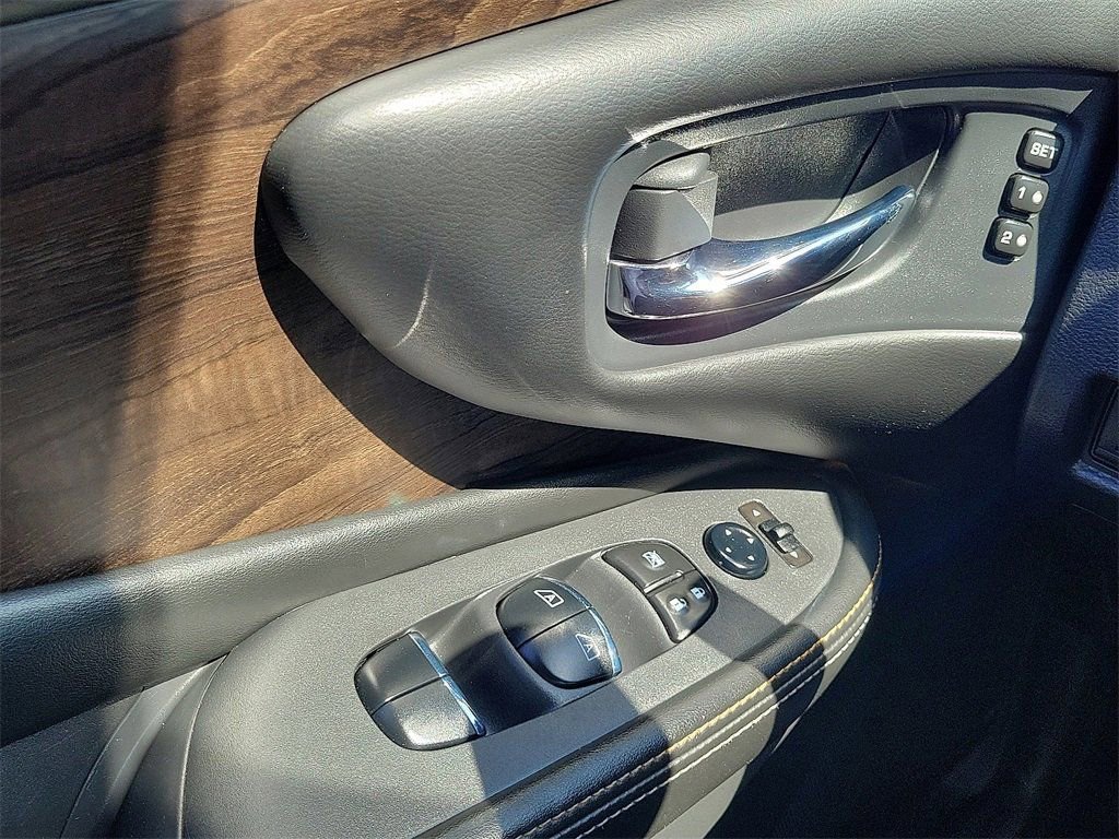 Used 2022 Nissan Murano Platinum w/ Cargo Package image 16