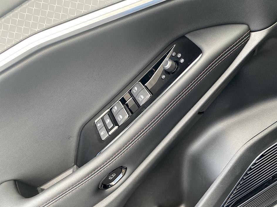 Used 2025 Jeep Wagoneer S Limited image 10