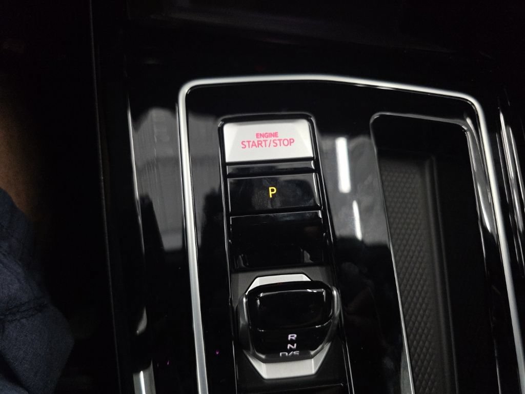 New 2026 Volkswagen GTI SE FWD image 33