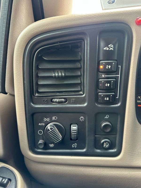 Used 2004 GMC Sierra 2500 SLE w/ Heavy-Duty Power Package AWD/4WD image 14