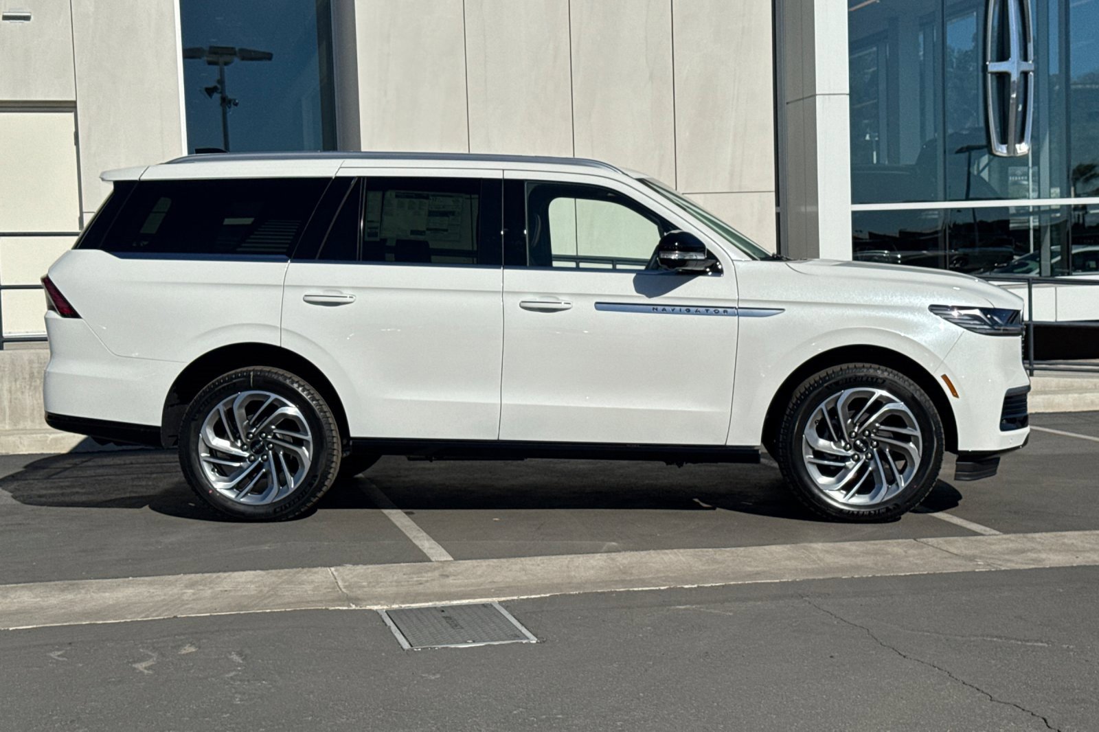 New 2025 Lincoln Navigator Reserve image 2