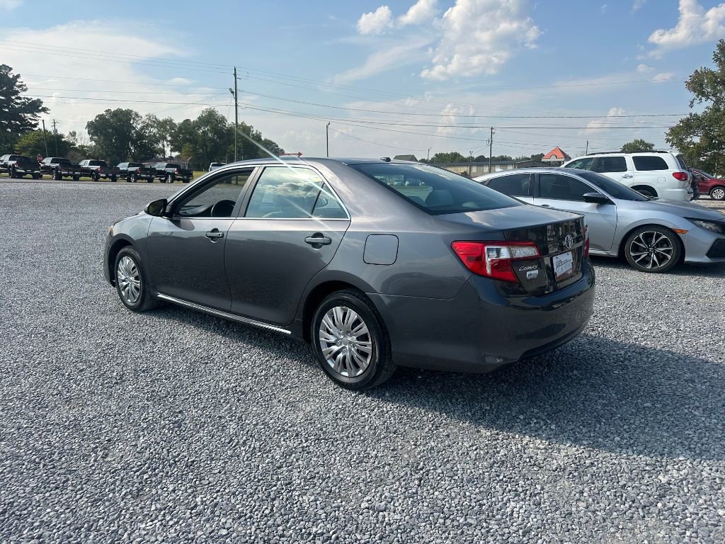 Used 2014 Toyota Camry LE image 5