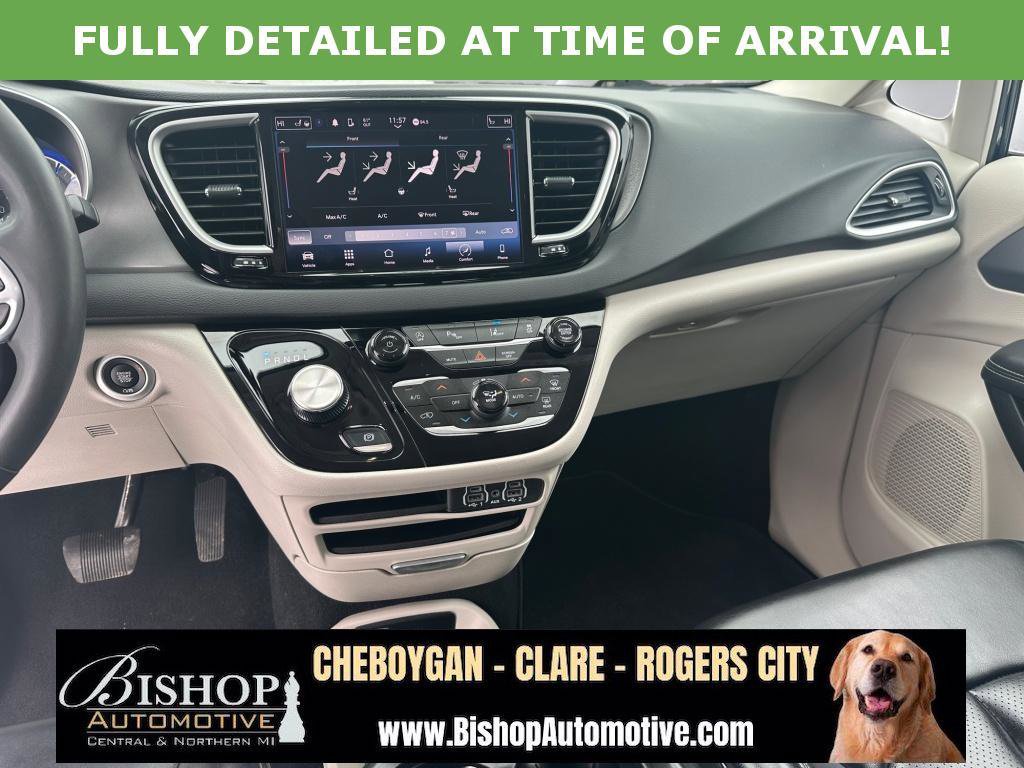 Used 2023 Chrysler Pacifica Touring-L image 6