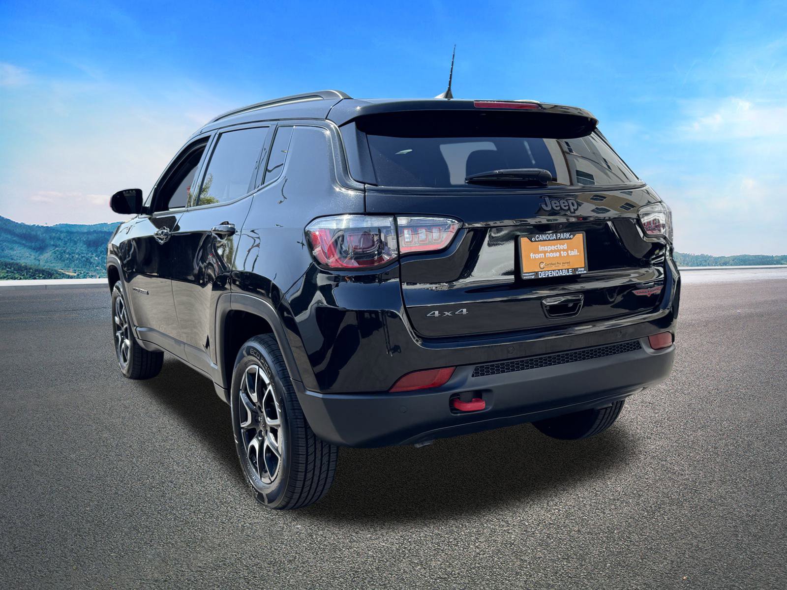 Used 2024 Jeep Compass Trailhawk image 8