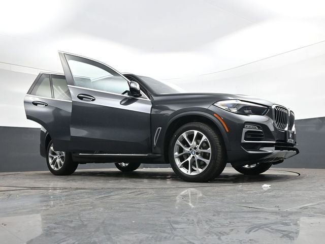 Used 2021 BMW X5 xDrive40i w/ Premium Package 2 image 43