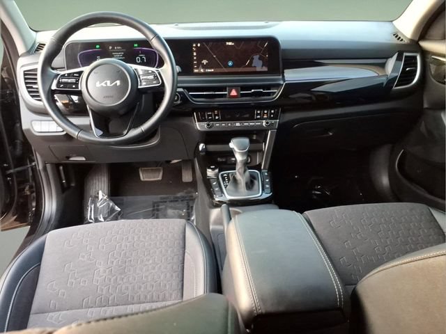 Used 2025 Kia Seltos S AWD/4WD image 13