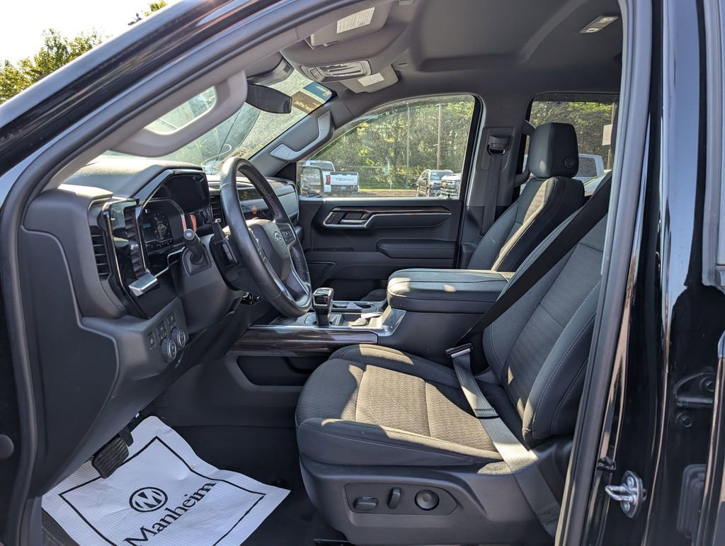 Used 2023 Chevrolet Silverado 1500 RST AWD/4WD image 10